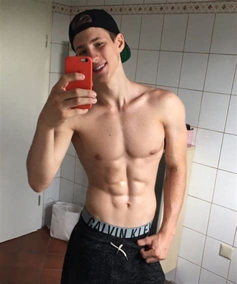 naked guy selfies|Naked Men Selfies Porn Videos, GIFs, Photos & Posts